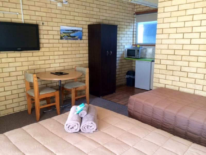 Coastal Comfort Motel Нарума Екстер'єр фото